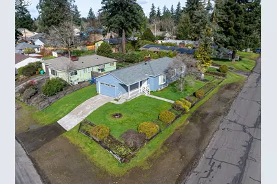 8647 NE Schuyler St, Portland, OR 97220 - Photo 2