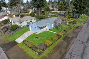 8647 NE Schuyler St, Portland, OR 97220 - Photo 2