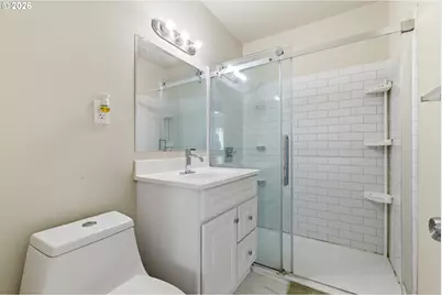 8647 NE Schuyler St, Portland, OR 97220 - Photo 16