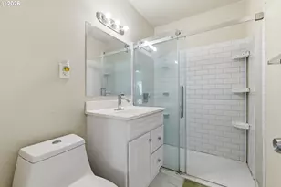 8647 NE Schuyler St, Portland, OR 97220 - Photo 16