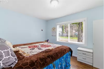 8647 NE Schuyler St, Portland, OR 97220 - Photo 14