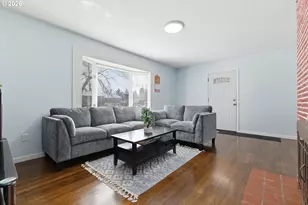 8647 NE Schuyler St, Portland, OR 97220 - Photo 6