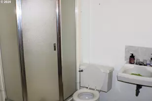 1383 N Old Pacific Hwy, Myrtle Creek, OR 97457 - Photo 10