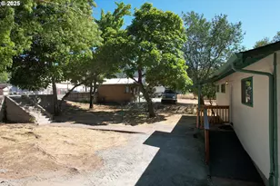 1383 N Old Pacific Hwy, Myrtle Creek, OR 97457 - Photo 28