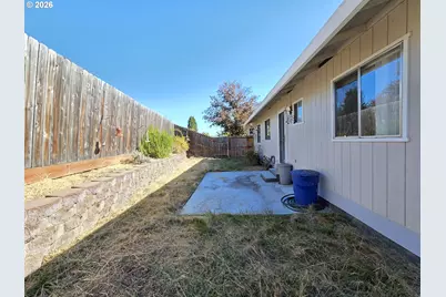410 NW Elizabeth Ave, Winston, OR 97496 - Photo 16