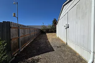 410 NW Elizabeth Ave, Winston, OR 97496 - Photo 10