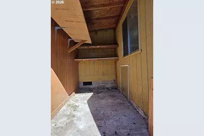 410 NW Elizabeth Ave, Winston, OR 97496 - Photo 12