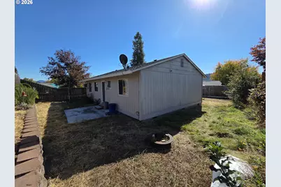 410 NW Elizabeth Ave, Winston, OR 97496 - Photo 14