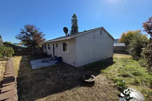 410 NW Elizabeth Ave, Winston, OR 97496 - Photo 14