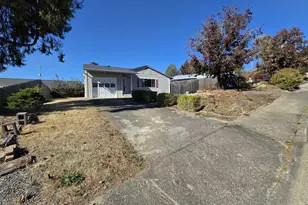 410 NW Elizabeth Ave, Winston, OR 97496 - Photo 2