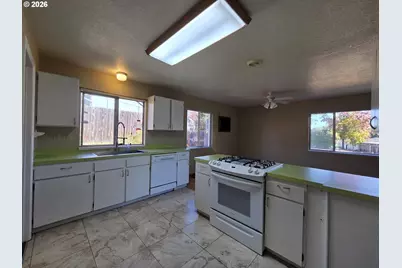 410 NW Elizabeth Ave, Winston, OR 97496 - Photo 22