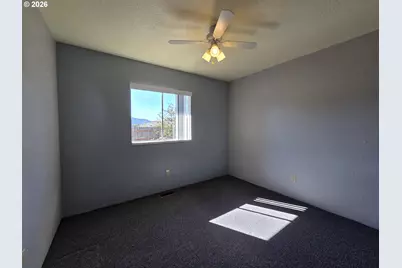410 NW Elizabeth Ave, Winston, OR 97496 - Photo 32
