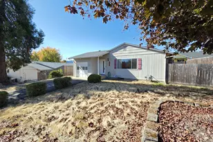 410 NW Elizabeth Ave, Winston, OR 97496 - Photo 6