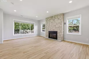 15938 SE Alder St, Portland, OR 97233 - Photo 2