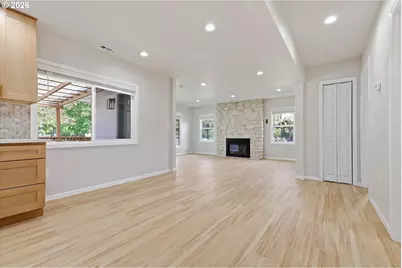 15938 SE Alder St, Portland, OR 97233 - Photo 6