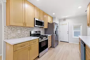 15938 SE Alder St, Portland, OR 97233 - Photo 8