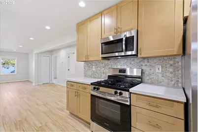 15938 SE Alder St, Portland, OR 97233 - Photo 10