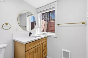 15938 SE Alder St, Portland, OR 97233 - Photo 28