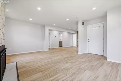 15938 SE Alder St, Portland, OR 97233 - Photo 4