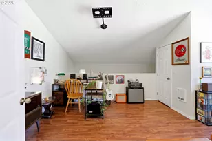 724 SE Rene Ave, Gresham, OR 97080 - Photo 24