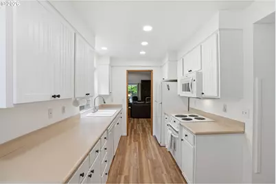 10440 SW Century Oak Dr, Portland, OR 97224 - Photo 8