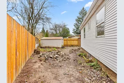 8635 NE Skidmore St, Portland, OR 97220 - Photo 32