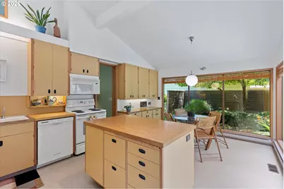 999 NE 169th Dr, Portland, OR 97230 - Photo 14