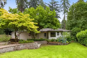 1022 SE Dogwood Ln, Milwaukie, OR 97267 - Photo 4