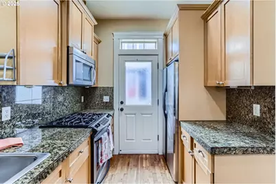 343 NE Bryant St, Portland, OR 97211 - Photo 12