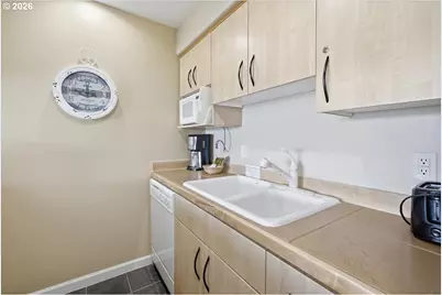 890 SE Bay Blvd #317, Newport, OR 97365 - Photo 14