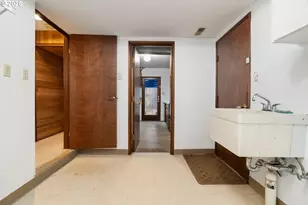 9411 SW 62nd Dr, Portland, OR 97219 - Photo 38