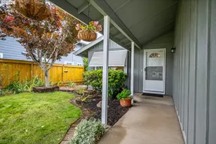 933 S 44th St, Springfield, OR 97478 - Photo 4