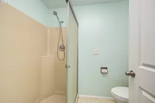 933 S 44th St, Springfield, OR 97478 - Photo 20