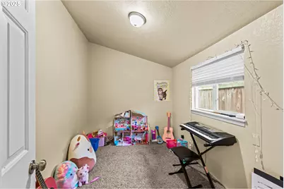 1010 NE Malheur Ave, Roseburg, OR 97470 - Photo 4