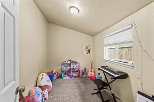 1010 NE Malheur Ave, Roseburg, OR 97470 - Photo 4