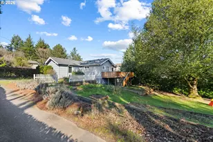 2668 SW Hume Ct, Portland, OR 97219 - Photo 28