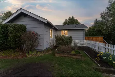 2668 SW Hume Ct, Portland, OR 97219 - Photo 32