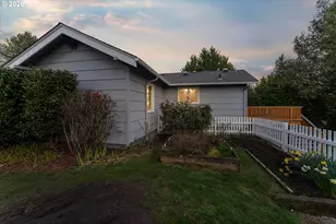 2668 SW Hume Ct, Portland, OR 97219 - Photo 32