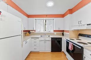 2668 SW Hume Ct, Portland, OR 97219 - Photo 14