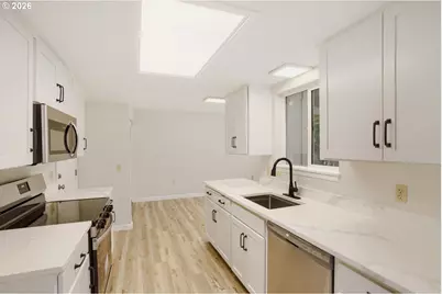 11940 SW King James Pl, King City, OR 97224 - Photo 10