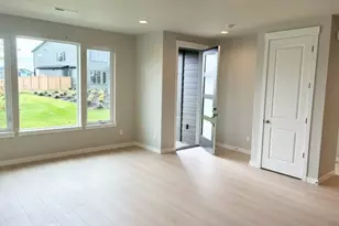 8560 SE Bobcat Ln, Hillsboro, OR 97123 - Photo 4