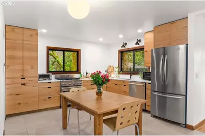 8820 SW 21st Ave, Portland, OR 97219 - Photo 8