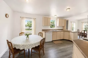 916 SW Isaac Ave, Pendleton, OR 97801 - Photo 6