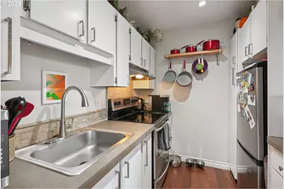 7522 SW Barnes Rd #E, Portland, OR 97225 - Photo 10