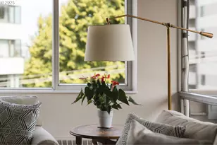 2323 SW Park Pl, Portland, OR 97205 - Photo 8