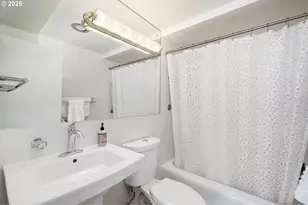 2323 SW Park Pl, Portland, OR 97205 - Photo 30