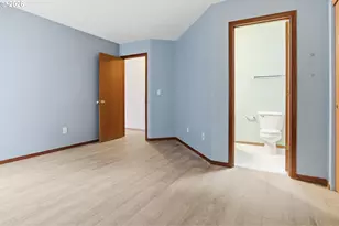 945 NE Lija Loop, Portland, OR 97211 - Photo 16