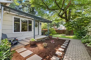 2116 SE 84th Ave, Portland, OR 97216 - Photo 6
