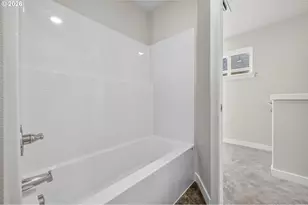 9275 E Burnside St, Portland, OR 97216 - Photo 16