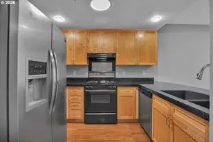 327 NW Park Ave, Portland, OR 97209 - Photo 12